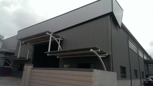 崇瑋工業廠房新建工程 專營項目: 專業生產汽機車引擎零件加工組立及OEM精密加工部品